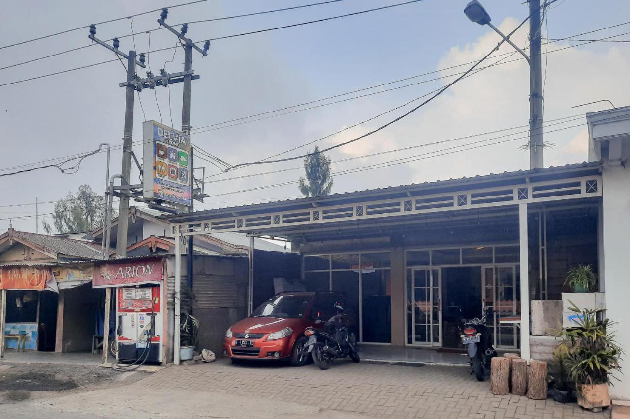 Delvia Bromo Homestay Mitra Reddoorz Pasuruan Kültér fotó